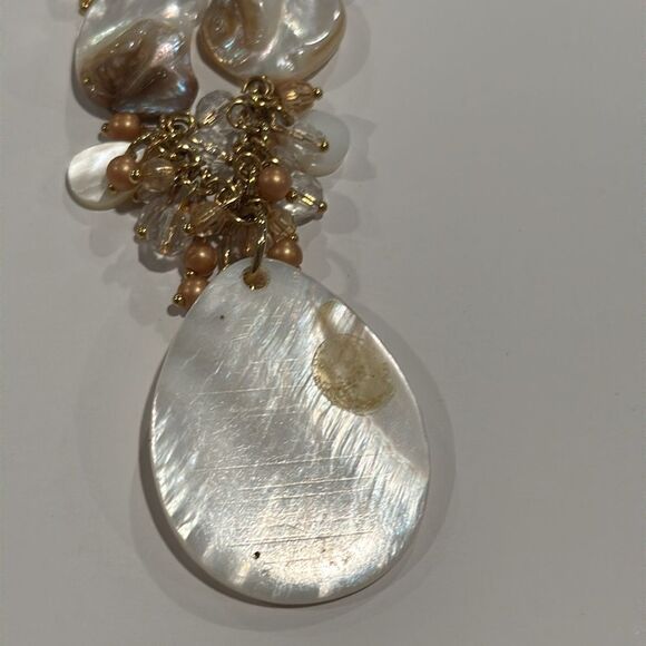 Elegant Gold and White Beaded Necklace - Picture 7 of 7